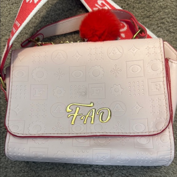 FAO Schwarz Pink Kids Bag with Accessories - Picture 9 of 9